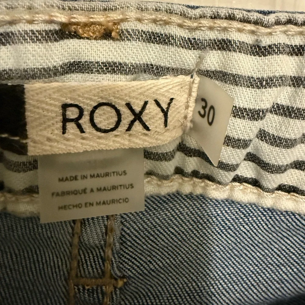 ROXY Jean Shorts Size 30 - Picture 3 of 4